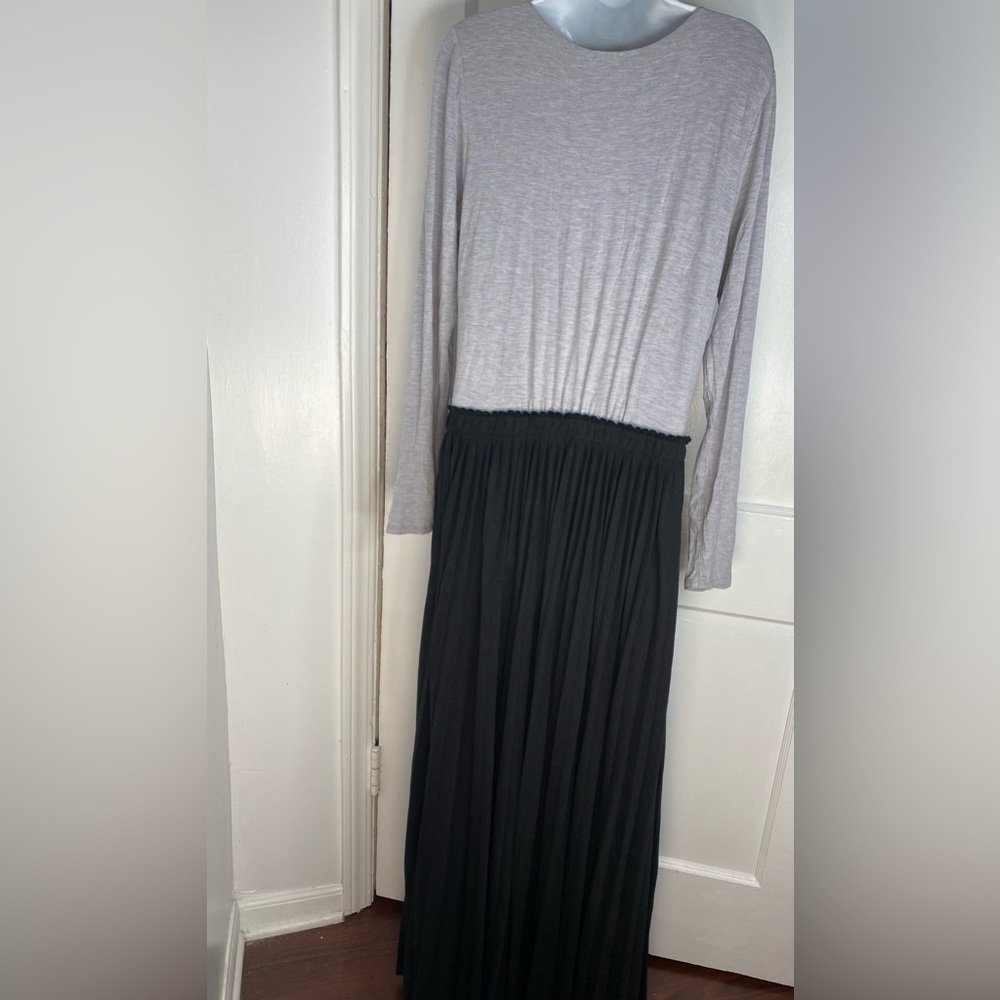 Bordeaux Anthropology Fairbanks Grey Long Sleeve Top w Black Pleated Maxi Skirt - Picture 4 of 9